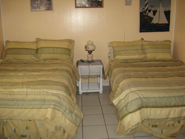 Middle Room with 2 double beds