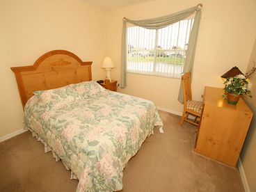 Queen Bedroom 