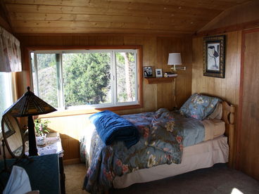 Upstairs front bedroom with twin beds, great coastal views