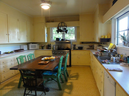 Fully furnished kitchen