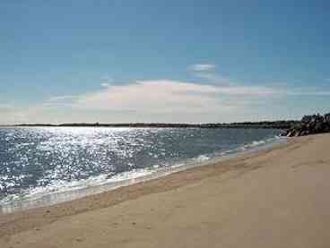 Just a few houses away is 7 mile beach
