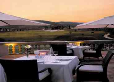 Dining at Los Flamingos Golf