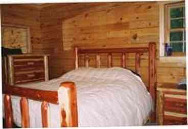 Luxury Log Cabin in 20 acres near Manistee River: Lost Oak Lodge