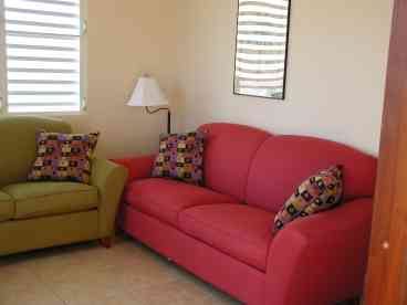 Living room w/couch, loveseat, chaise, 27
