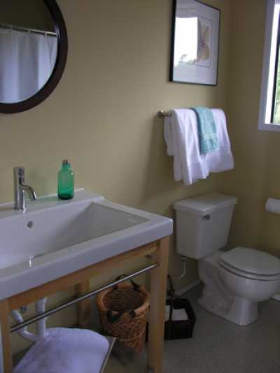Bright and Immacualte Bath