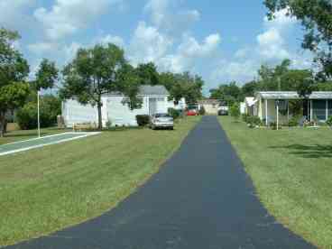 Sunshine Park welcomes you to our cozy park with 10 private home sites near shopping and fine dinning. We are located in Sebring near Lake Jackson. Boating, Boat Rentals, Fishing, Golfing, Swimming, Skiing are just minutes away. Free Washer and Dryer on site in near by Laundry room for your laundry needs. 