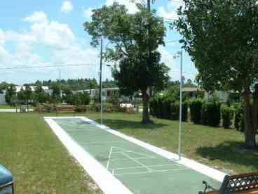 1 bedroom R/V model home 12'x32' Sunshine Park welcomes you to our cozy park with 10 private home sites near shopping and fine dinning. We are located in Sebring 