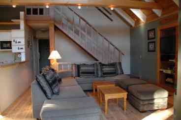 Great Roon! Large dining table with views of the mountains. 