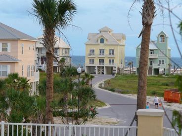 Neighborhood Lane to Beach