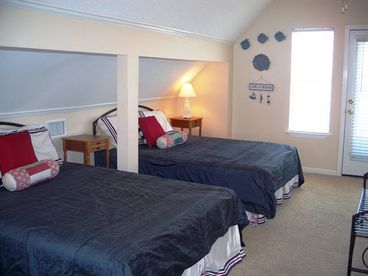 Second Floor Pair of Queens