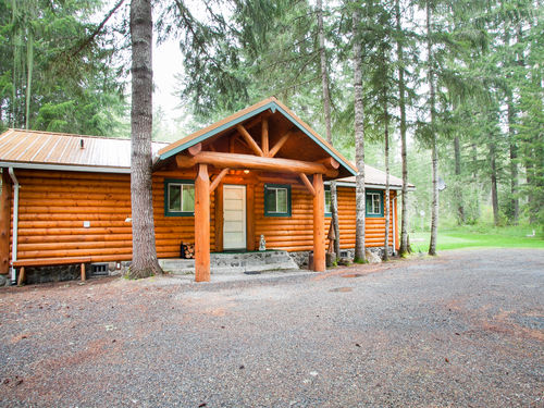 Three Bears Lodge cabins near Mt Rainier 