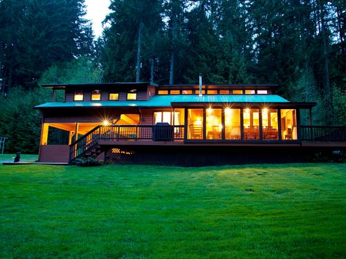 Three Bears Lodge cabins near Mt Rainier 