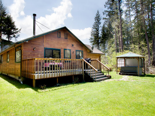 Three Bears Lodge cabins near Mt Rainier 