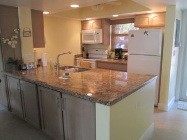 Newly remodeled full kitchen