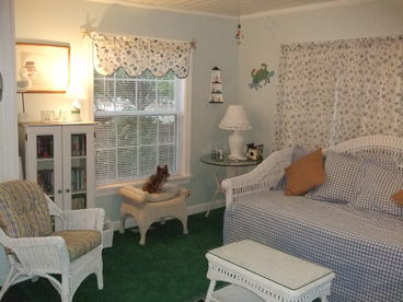 Bright and sunny front room, has daybed with popup trundle.