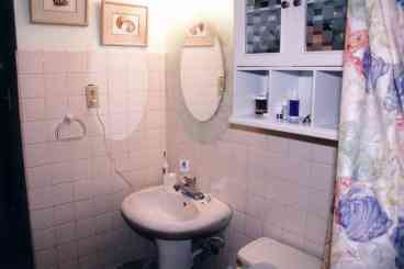 Photo 4-Bath w Tub & Shower