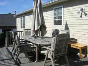 Deck with seating for 12