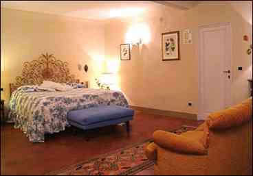 Glicine Queen Bed and Suite