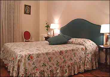Rosa Queen Bed
