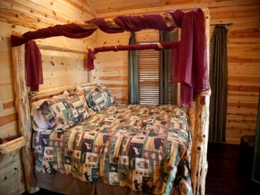 3 bedrooms with king beds and cable-flatscreen TVs. Cabin designed for 6 guests. Maximum 10 (including infants & children).