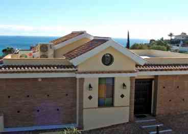 Spanish villa with lots of character and great sea views