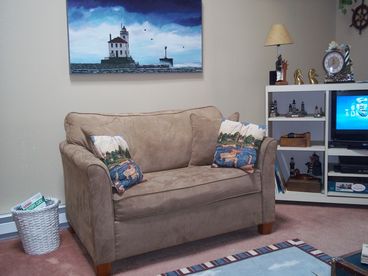 QUEEN FUTON & ENT CENTER in LR