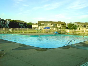 HEATED SWIMMING POOL