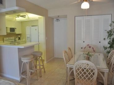 Dining area to kitchen