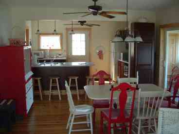 Quaint Cottage on Sodus Bay