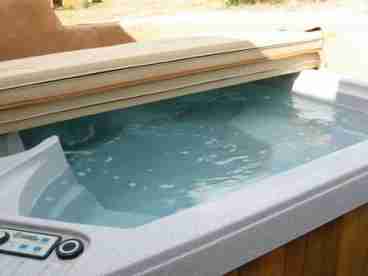 provate outdoor spa