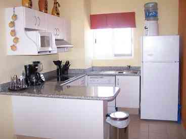 Beautifully appointed kitchen (with granite countertops!)