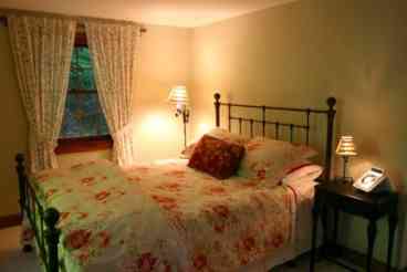 QUEEN BEDROOM