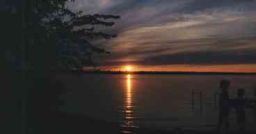 Cottage Directly on Lake Champlain- The Maples