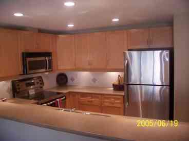 Brand New, Modern, Fully equiped kitchen WITH AIRCONDITIONING!!! Cooking is easy in 40 degree weather!