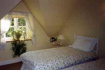 Twin bedroom