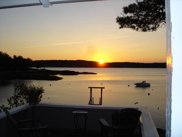 Watch lobstermen pulling traps yards away & gorgeous sunrises over East Boothbay &  Linekin Bay