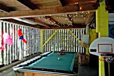 Gameroom with pool table