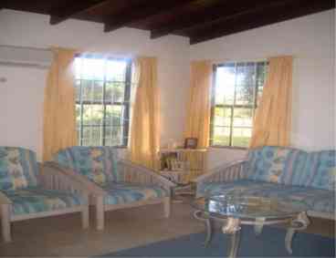 Yardes : 2 bedroom house+3/4 acre gds+swimming pool