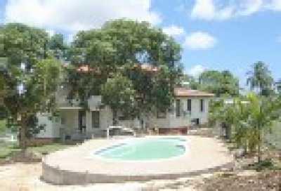 Yardes : 2 bedroom house+3/4 acre gds+swimming pool