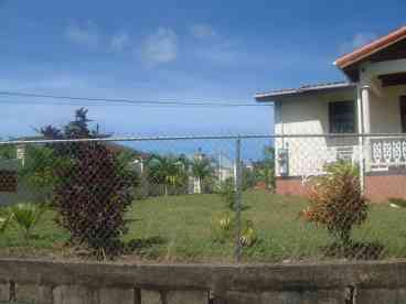 Yardes : 2 bedroom house+3/4 acre gds+swimming pool