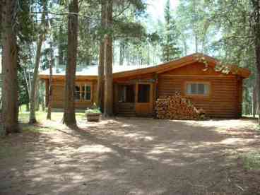 Mountain View Cabin
Three Bedroom cabin, 2 baths, kitchen and common area