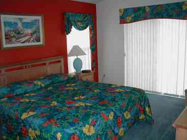 King size bed and en-suite bath.