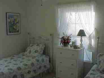 Twin bedroom