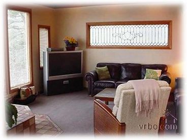 You will love the comfy Den which features: awesome views, 2 leather sofas, stylish recliner, fireplace and 52 in. big screen TV