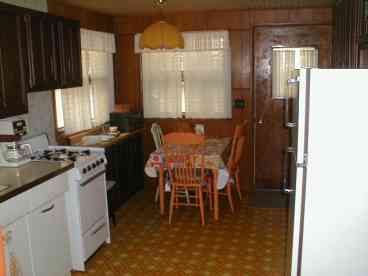 Kitchen-exit to side yard