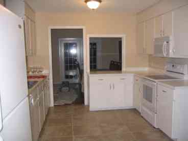 Spacious eat-in kitchen