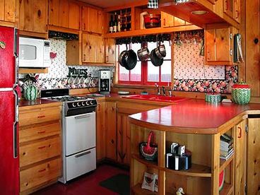 Sunken  Family room off kitche opening to covered patio porch with BBq