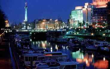 Bastille Marina & Opera 15 mn walk or 5 by bus