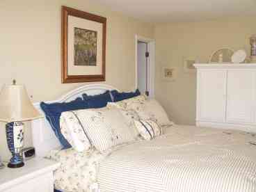 New king bed and furnishings, freshly painted