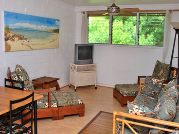 Living room - queen sized sofa couch, cable TV & DVD player, AM/FM Stereo & CD player. View of beach park from window.